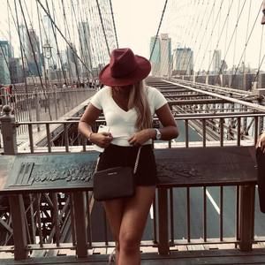 Meet your Posher, Aren